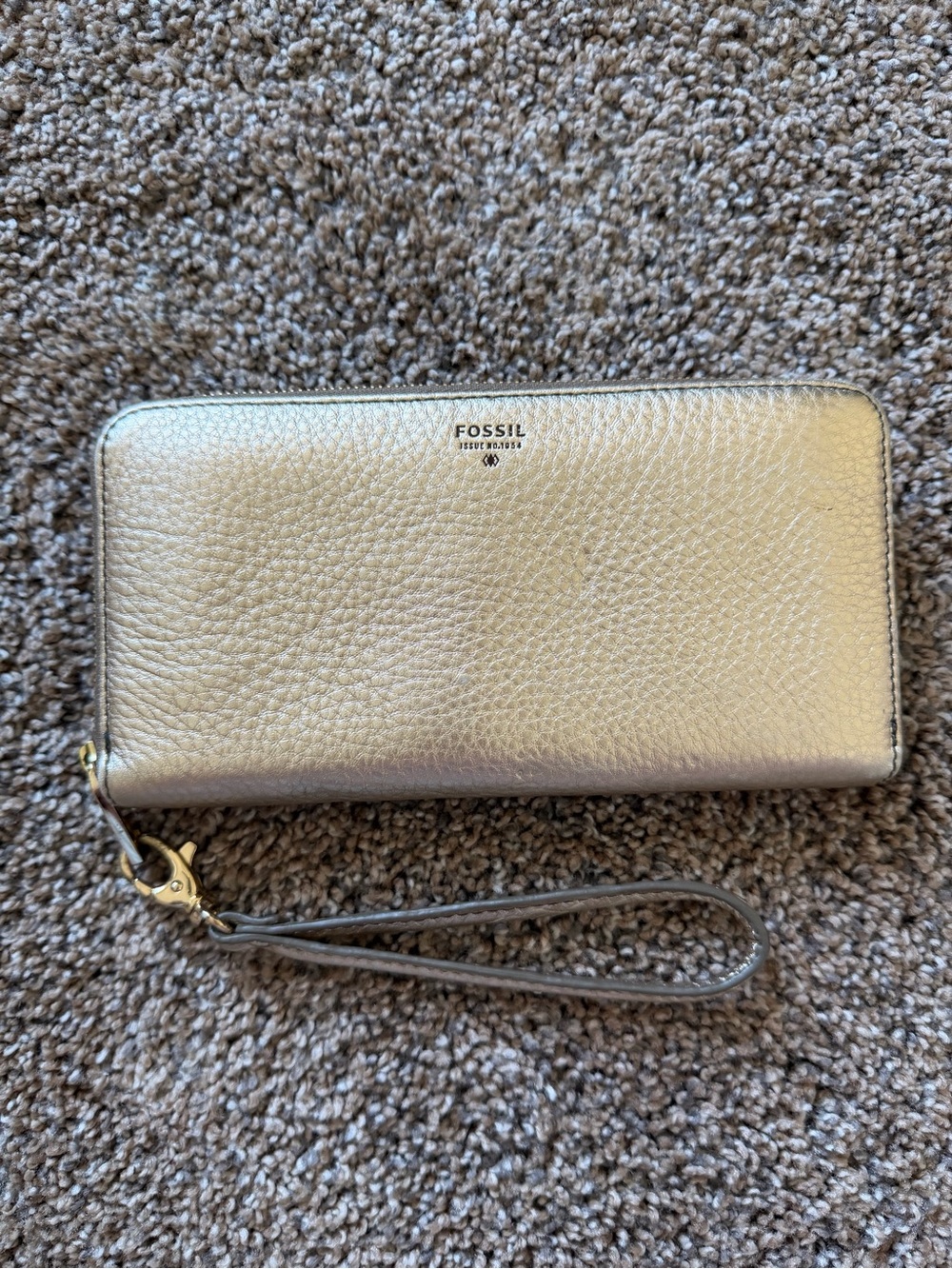 FOSSIL Champagne Leather Wallet with Wristlet Strap